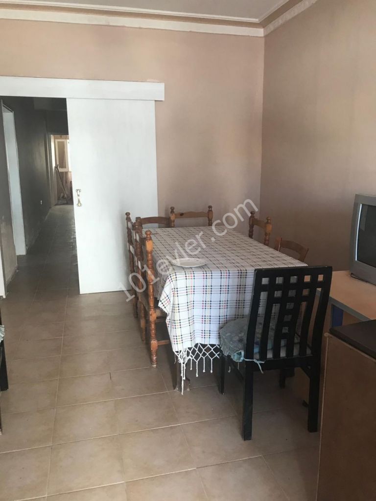 GÖNYELİ DE, 3+1, EŞYALI, ZEMİN KAT DAİRE..بيت ارضي لليجار بسعر ٢.٢٠٠  بي كونيلي 