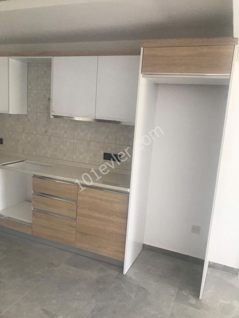 GİRNE MERKEZDE,2+1,DAĞ VE DENİZ MANZARALI,ASANSÖRLÜ,SATILIK DAİRE..