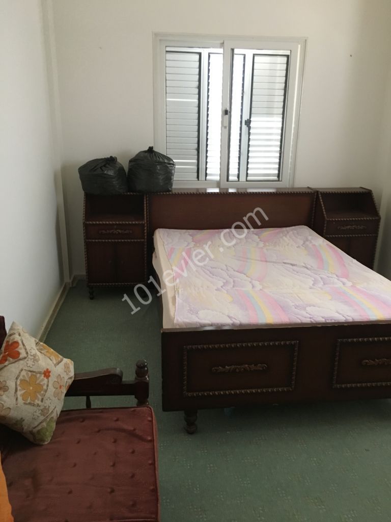 Yenikent te çok geniş nezih bir mahallede kiralık 3+1 daire 