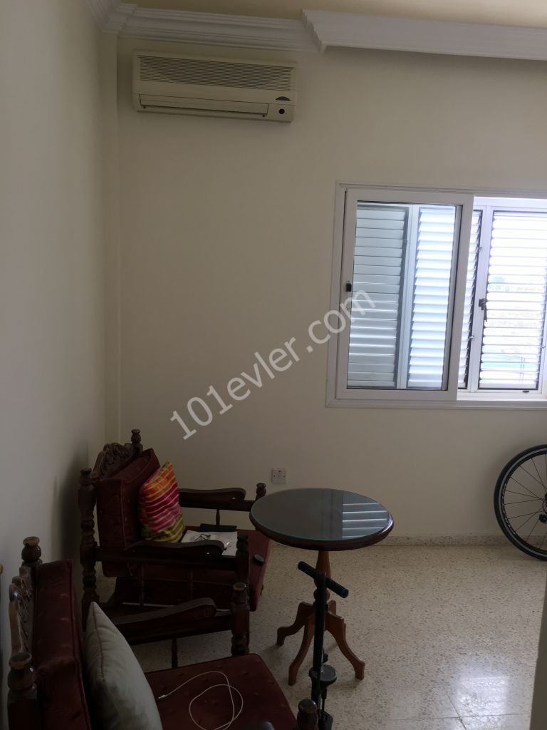 Yenikent te çok geniş nezih bir mahallede kiralık 3+1 daire 