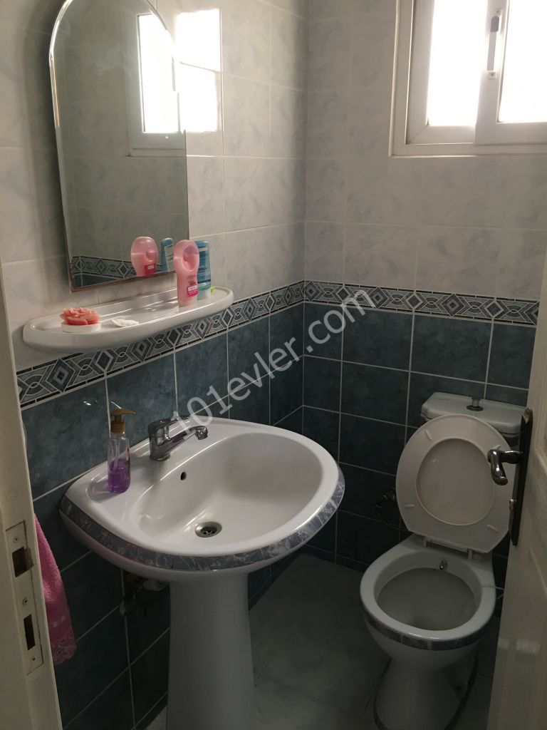 Yenikent te çok geniş nezih bir mahallede kiralık 3+1 daire 