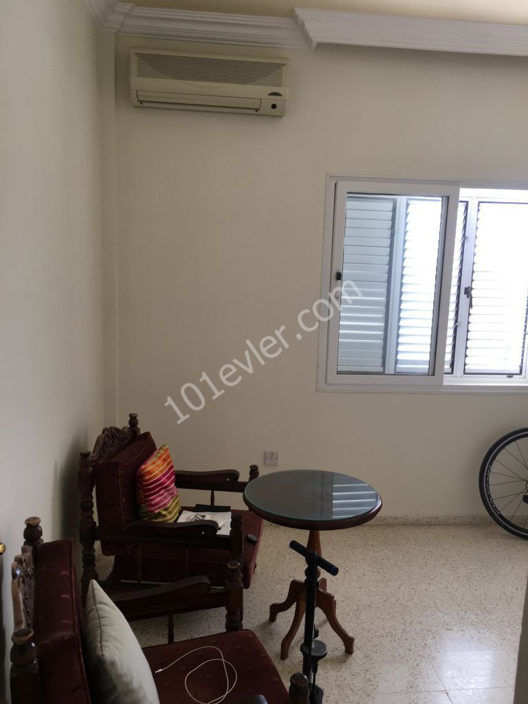 Yenikent te çok geniş nezih bir mahallede kiralık 3+1 daire 