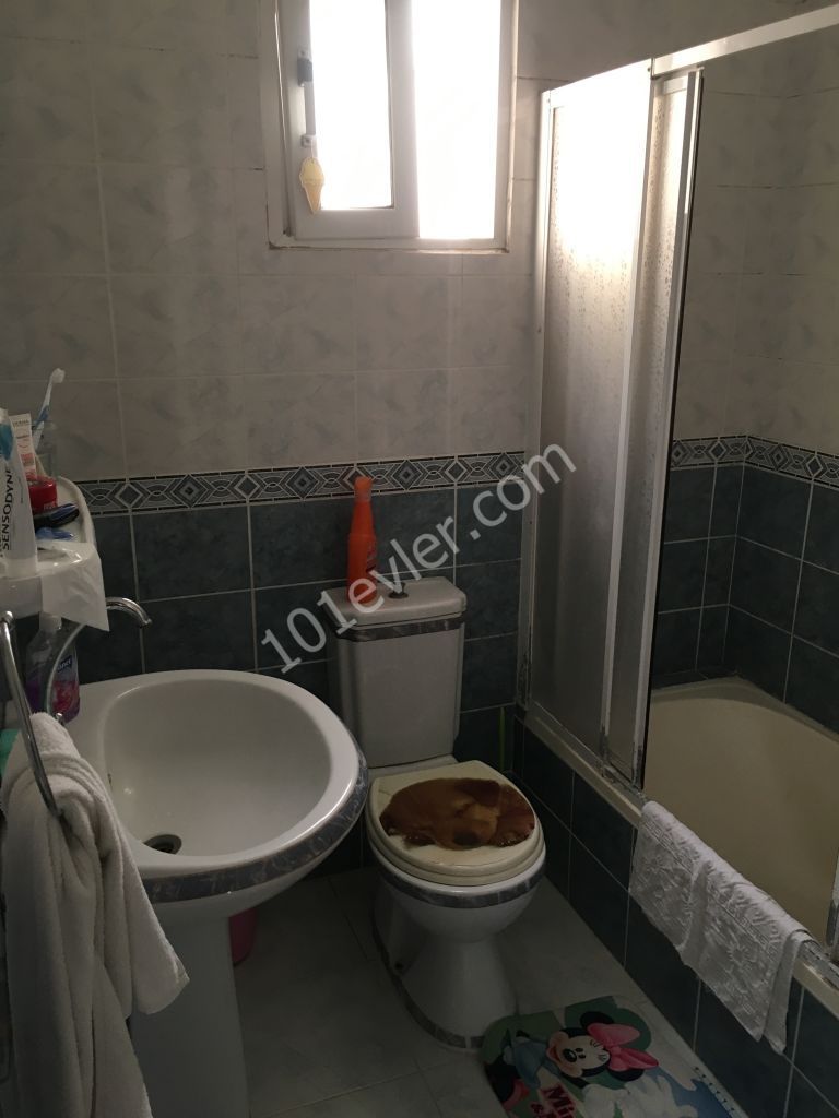 Yenikent te çok geniş nezih bir mahallede kiralık 3+1 daire 