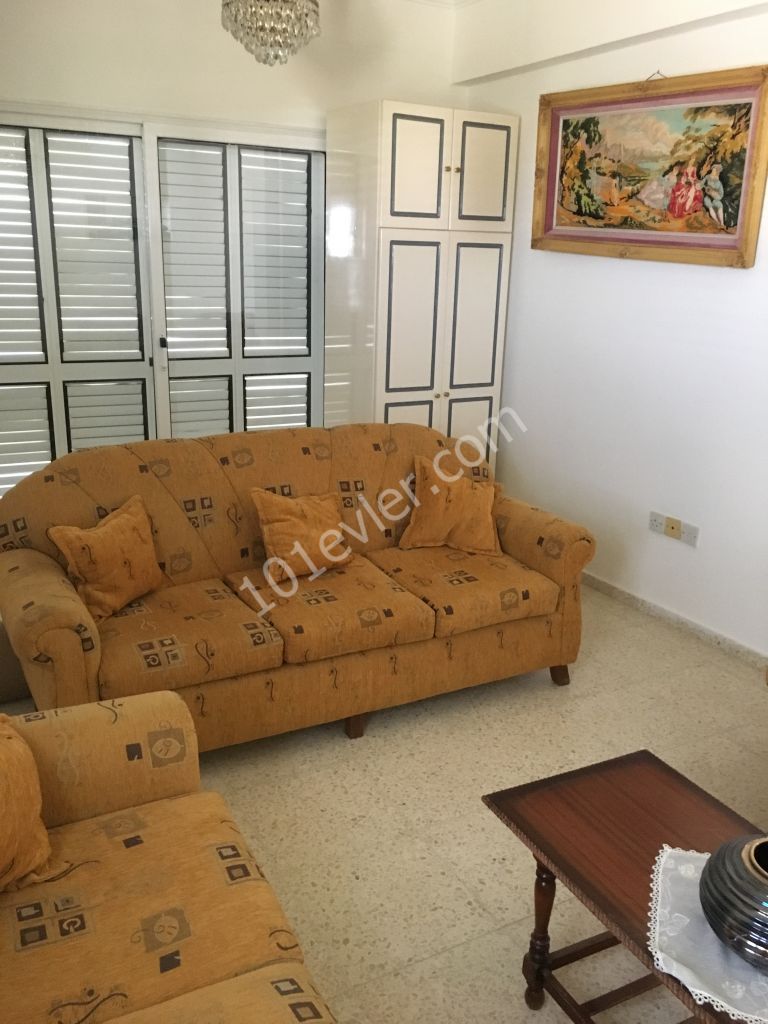 Yenikent te çok geniş nezih bir mahallede kiralık 3+1 daire 