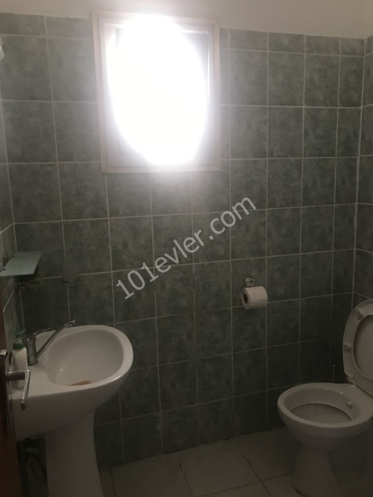 GİRNE MERKEZ DE PARK AVM KARŞISI FUL EŞYALI 2+1 KİRALIK DAİRE..