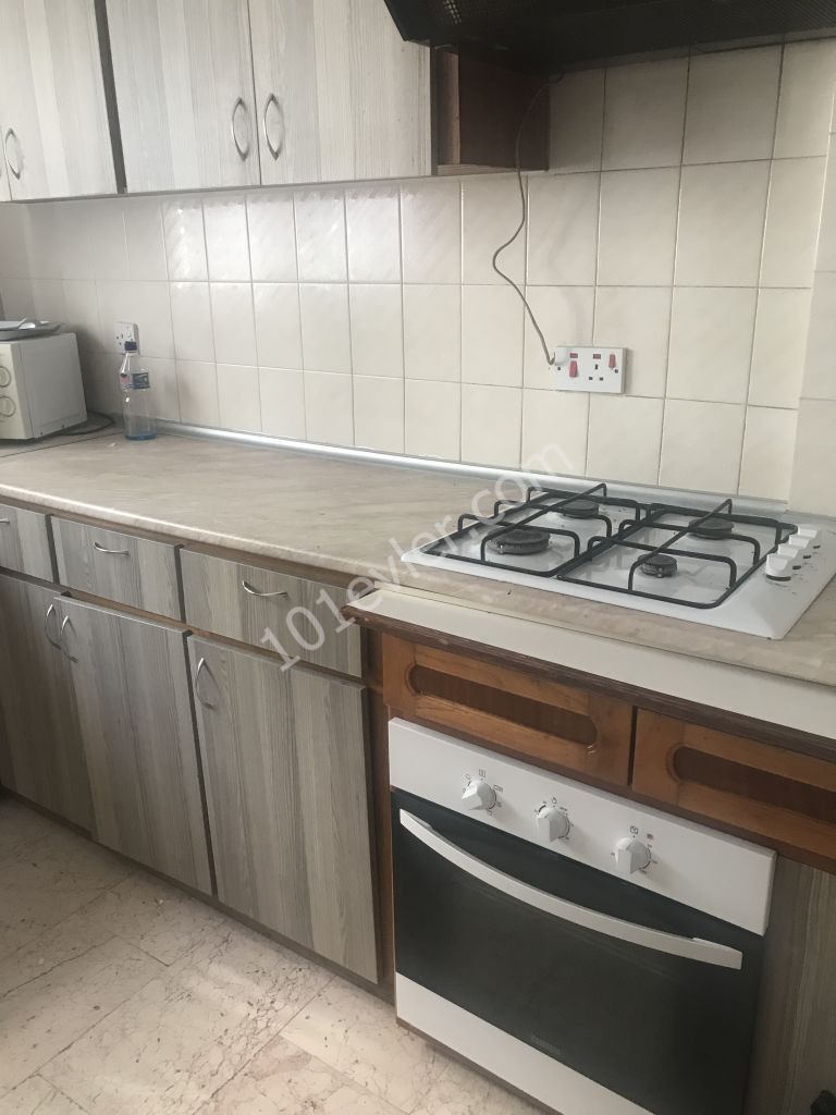 GİRNE MERKEZ DE PARK AVM KARŞISI FUL EŞYALI 2+1 KİRALIK DAİRE..