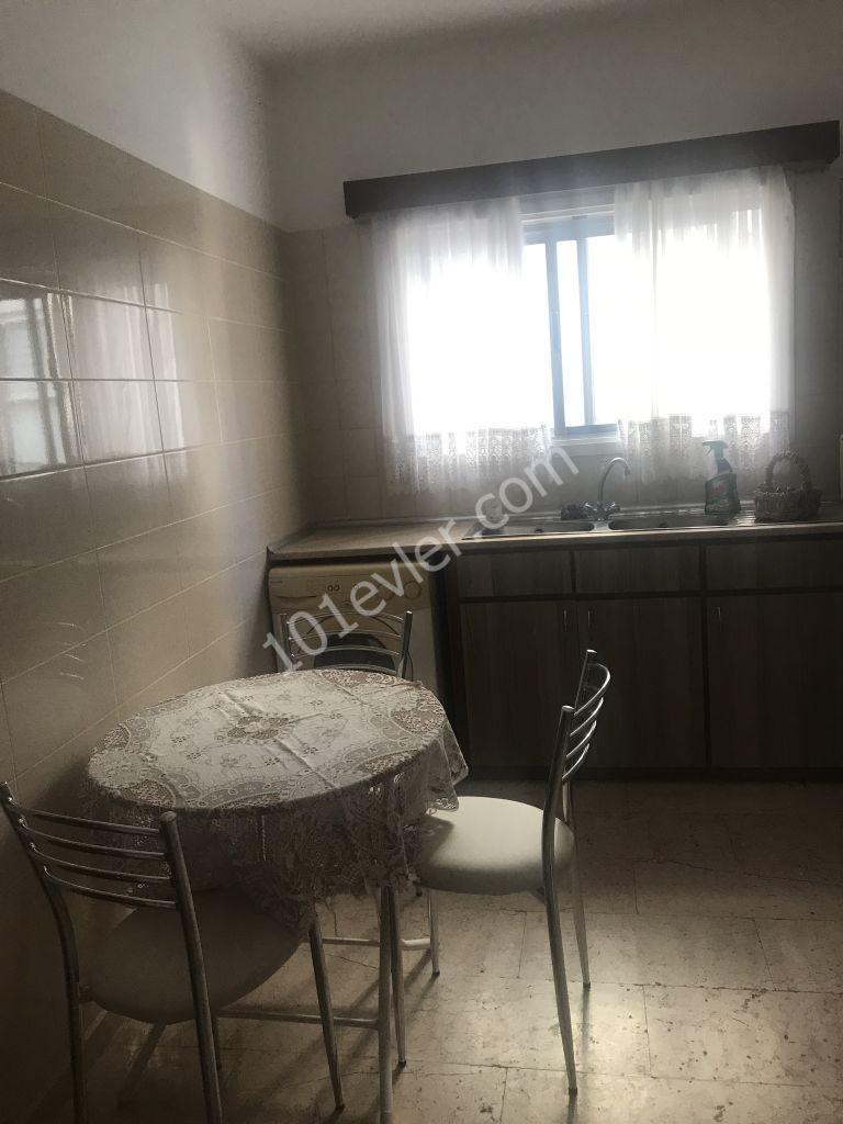 GİRNE MERKEZ DE PARK AVM KARŞISI FUL EŞYALI 2+1 KİRALIK DAİRE..