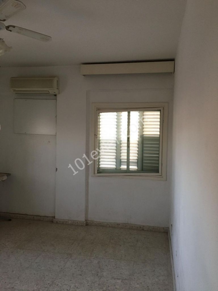 MUHTEŞEM LOCASYON!! ORTAKÖY DE  ÇOK GENİŞ(145 M2)  3+1 SATILIK DAİRE..