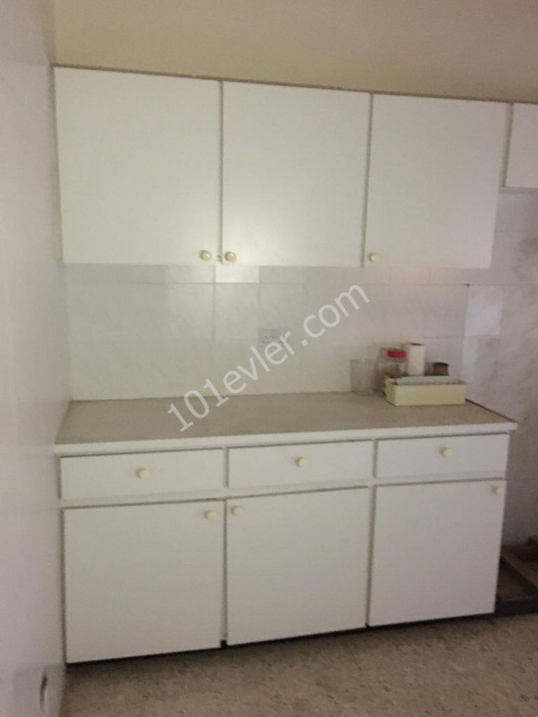 MUHTEŞEM LOCASYON!! ORTAKÖY DE  ÇOK GENİŞ(145 M2)  3+1 SATILIK DAİRE..