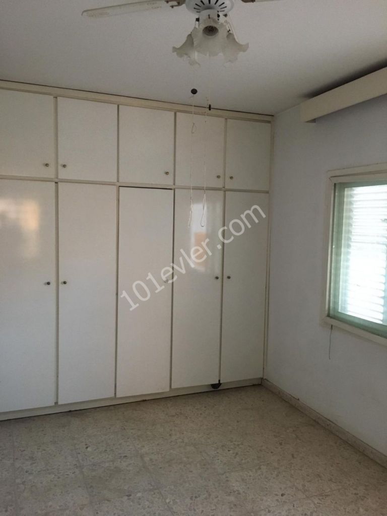 MUHTEŞEM LOCASYON!! ORTAKÖY DE  ÇOK GENİŞ(145 M2)  3+1 SATILIK DAİRE..