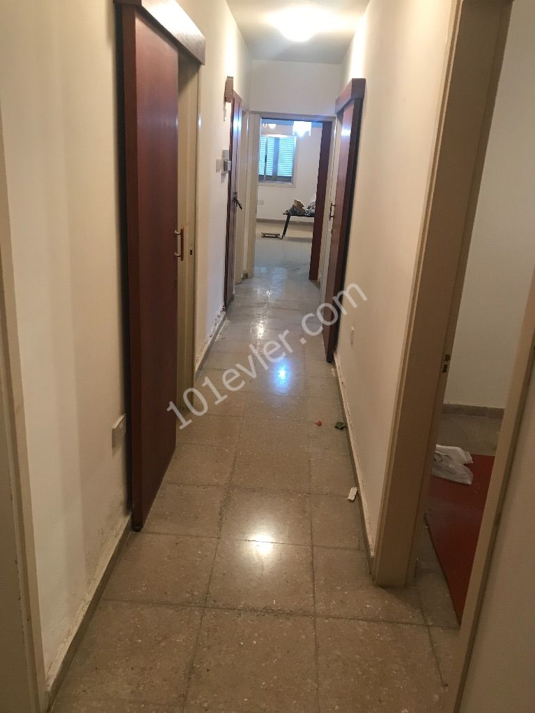 JUL 3+1 APARTMENT FOR SALE ON A SPACIOUS, CLEANLY MAINTAINED GROUND FLOOR IN KÖŞKLÜÇIFTLIK !! بيت للبيع بمنطقة كومصال ** 