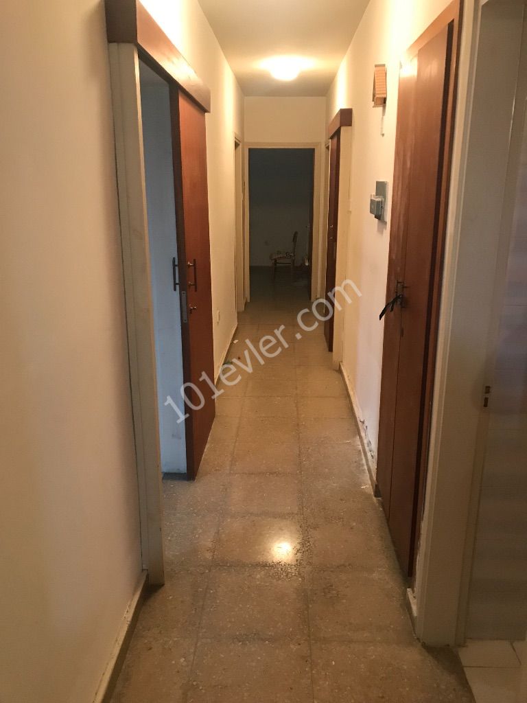 JUL 3+1 APARTMENT FOR SALE ON A SPACIOUS, CLEANLY MAINTAINED GROUND FLOOR IN KÖŞKLÜÇIFTLIK !! بيت للبيع بمنطقة كومصال ** 