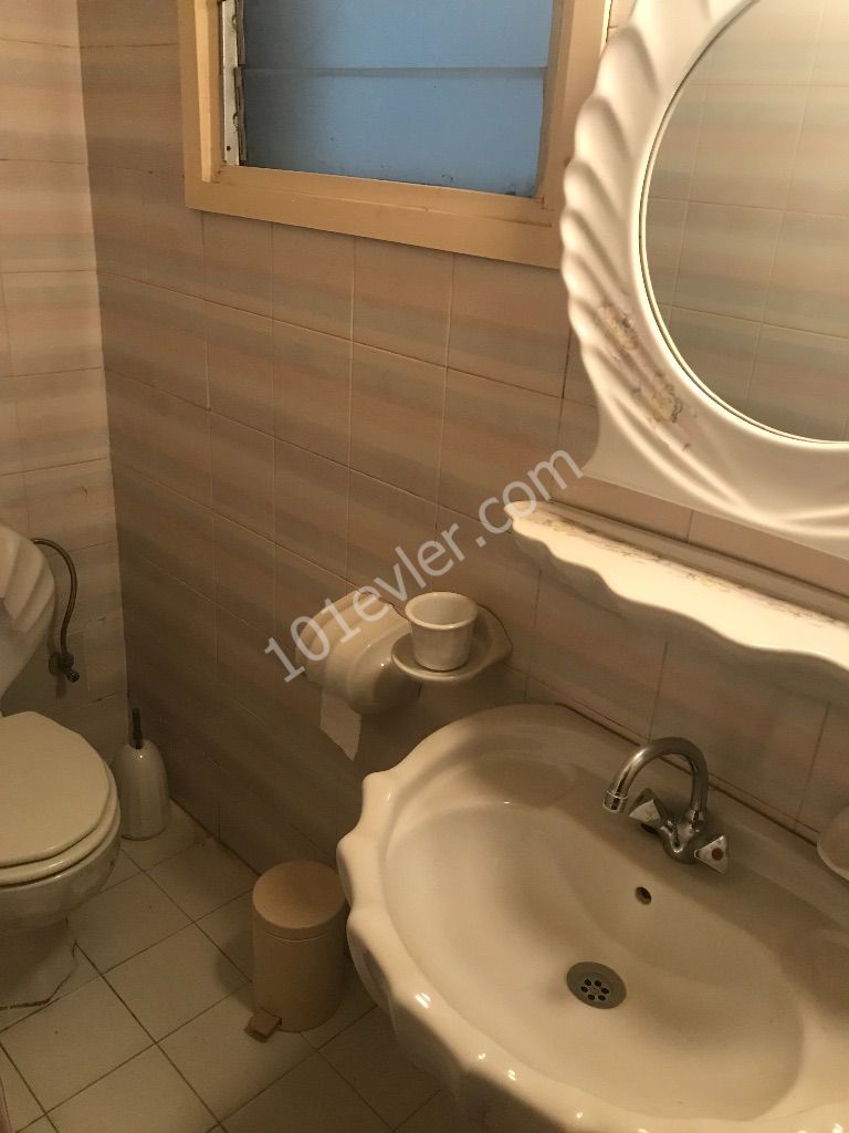 JUL 3+1 APARTMENT FOR SALE ON A SPACIOUS, CLEANLY MAINTAINED GROUND FLOOR IN KÖŞKLÜÇIFTLIK !! بيت للبيع بمنطقة كومصال ** 