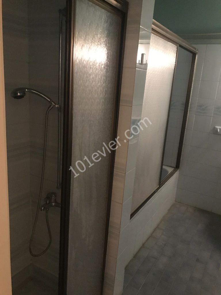 JUL 3+1 APARTMENT FOR SALE ON A SPACIOUS, CLEANLY MAINTAINED GROUND FLOOR IN KÖŞKLÜÇIFTLIK !! بيت للبيع بمنطقة كومصال ** 