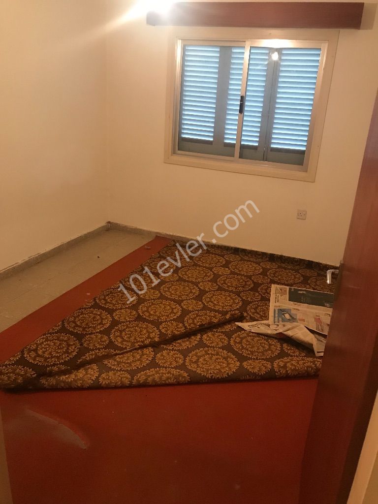 JUL 3+1 APARTMENT FOR SALE ON A SPACIOUS, CLEANLY MAINTAINED GROUND FLOOR IN KÖŞKLÜÇIFTLIK !! بيت للبيع بمنطقة كومصال ** 