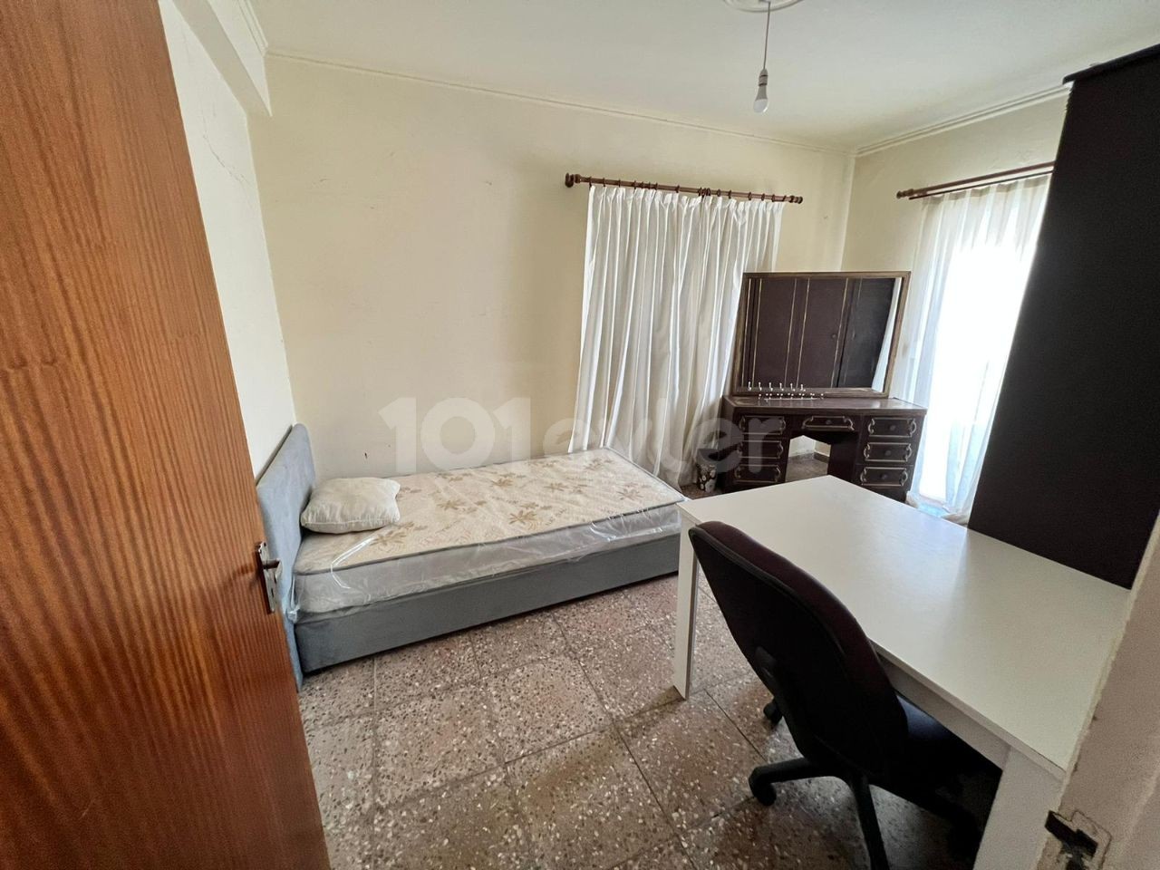 A FULLY FURNISHED 3 + 1 APARTMENT FOR RENT AT THE BOTTOM OF THE STOPS WITH A SMALL CREAM !! شقة لليجار بي قيمقلي مقابيل المواقف ** 