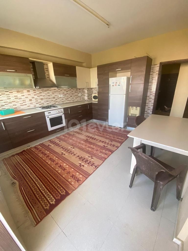 3+ 1 APARTMENT FOR RENT NEAR MITERED BURRITO BABA للإجار شقة بالغونيلي قرب من دورومجو بابا بسعر 5000 ليرة سارعوا بالتواصل معنا ** 