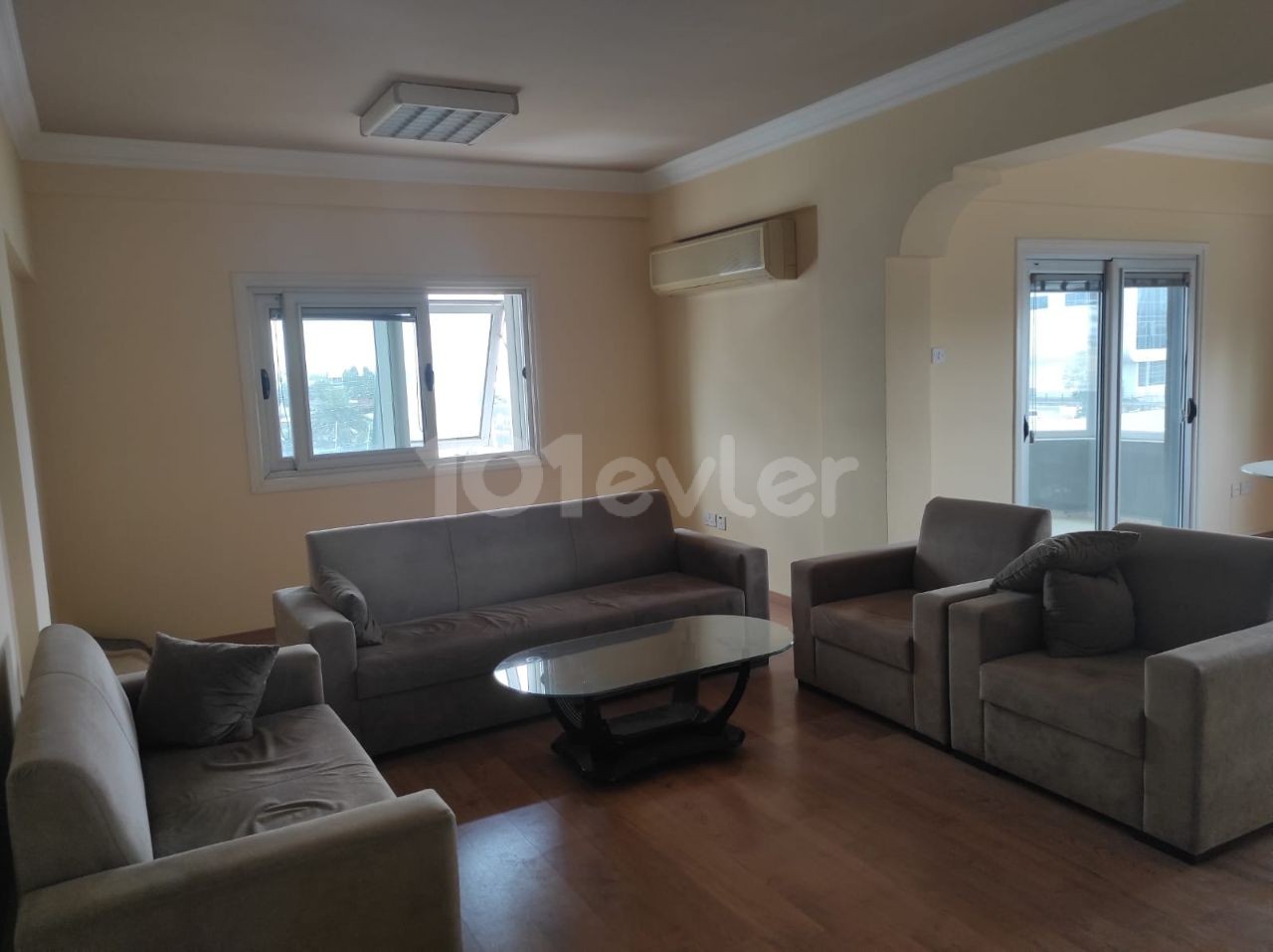 RENT AN APARTMENT VERY CLOSE TO THE STOPS IN KÜÇÜK KAYMAKLI شقة للإجار 3+1 قرب المواقف على الشارع بالقيمقلي ** 