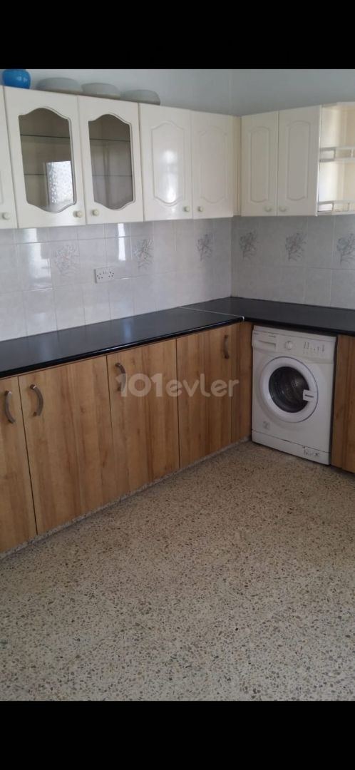 There are 3+1 apartments for rent in Göçmenköy للآجار شقة ٣+١ بالكوشمنقوي قريب من المواقف ** 