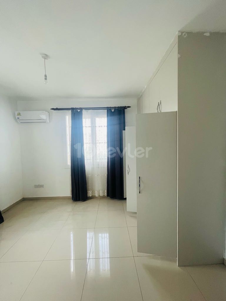 2 + 1 APARTMENT FOR RENT NEXT TO THE MITER CIRCLE !! شقة للإيجار بي منطقة كونيلي جانب المواقف ** 