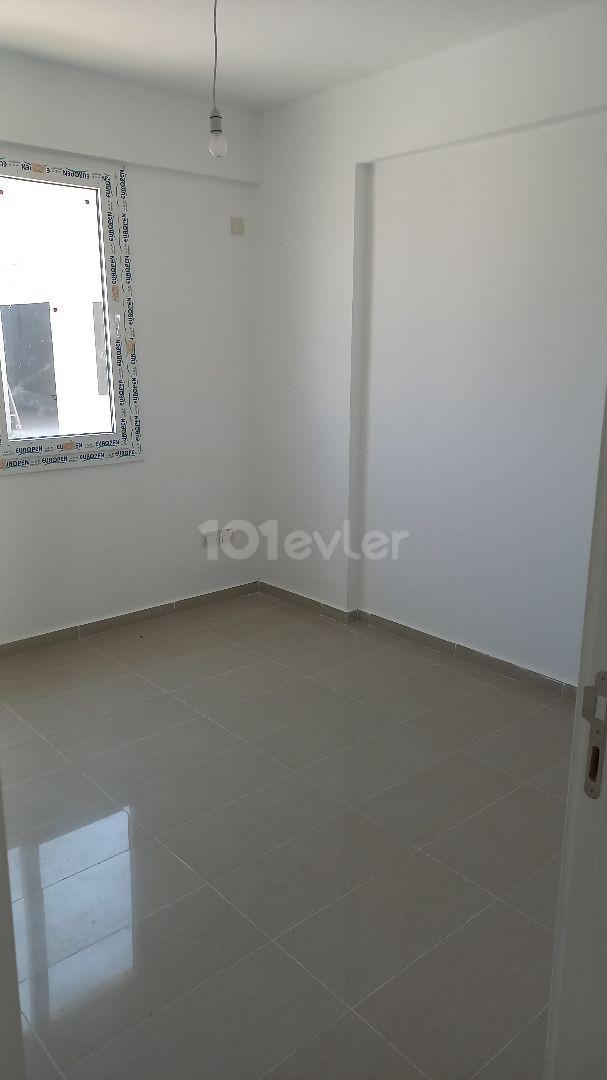 GÖNYELİDE ÜÇ CEPHESİ OLAN 2+1 90 M2 LUKS DAIRE