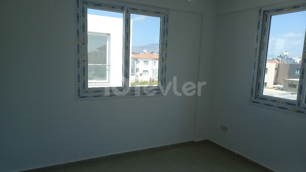 NEUE LUXUSWOHNUNGEN 2+1 90 M2 IN GÖNYELI