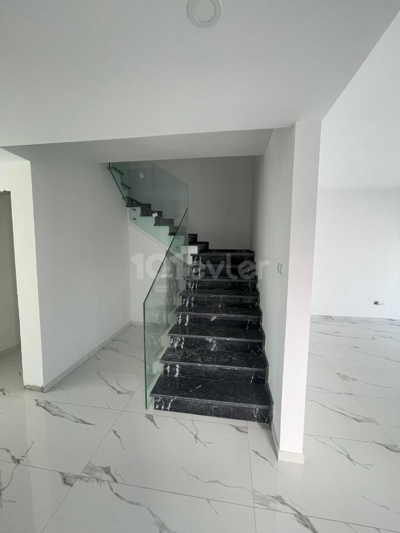 YENİKENTTE 3+1 190 M2 SATILIK VİLLA