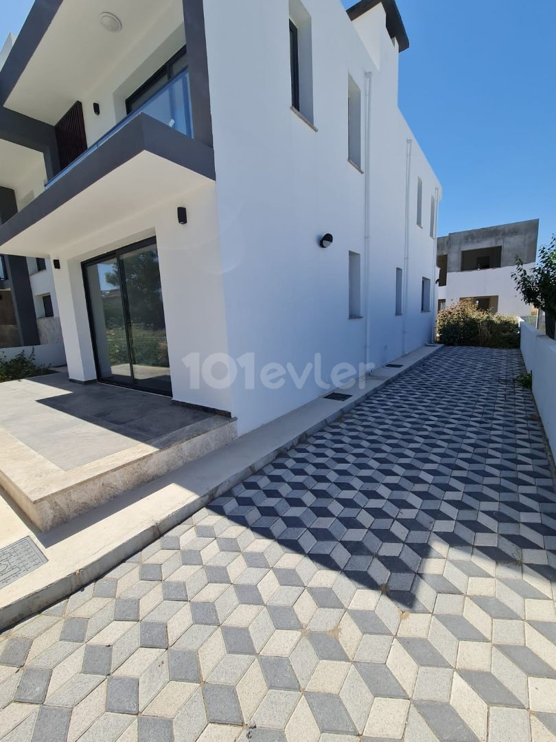 4+1 MODERNE UND LUXURIÖSE DOPPELVILLA IN DER REGION GÖNYELİ YENİKENT 