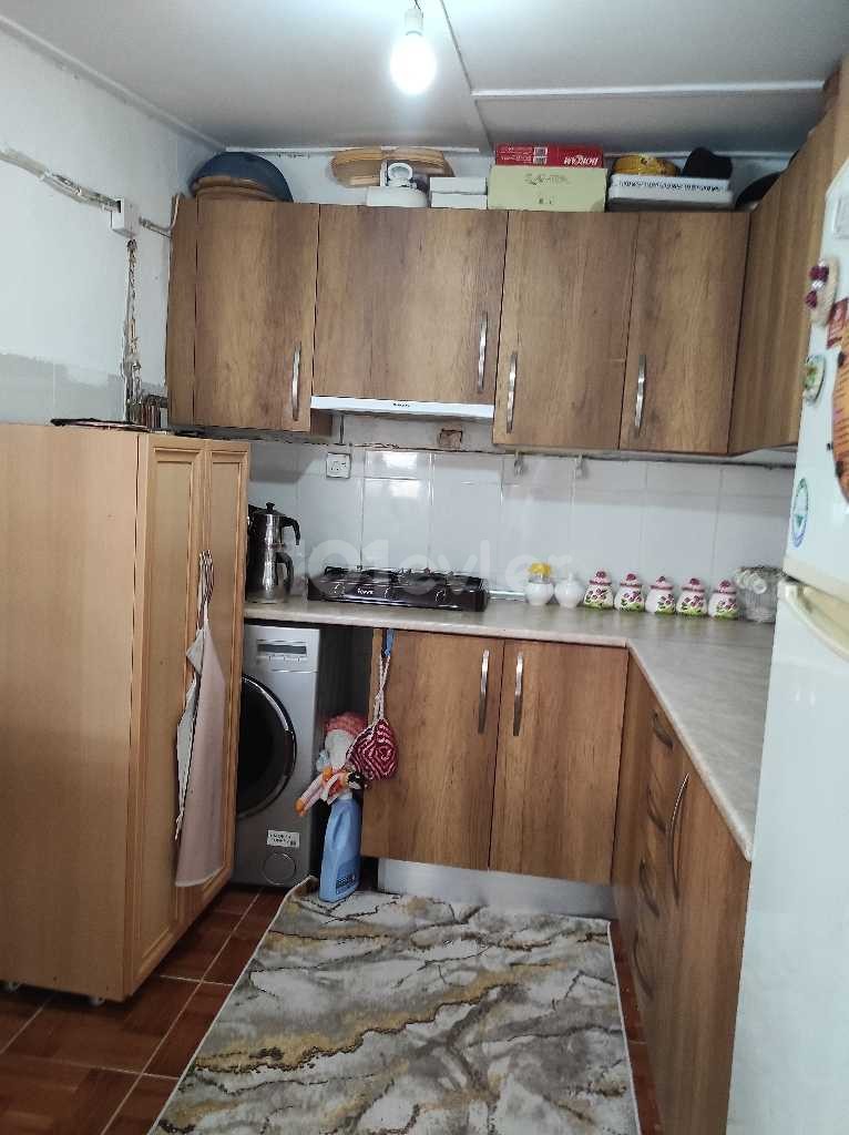 LEFKOŞA SURLAR İÇİNDE SATILIK TÜRK MALI MÜSTAKİL  2+1 DAİRE 