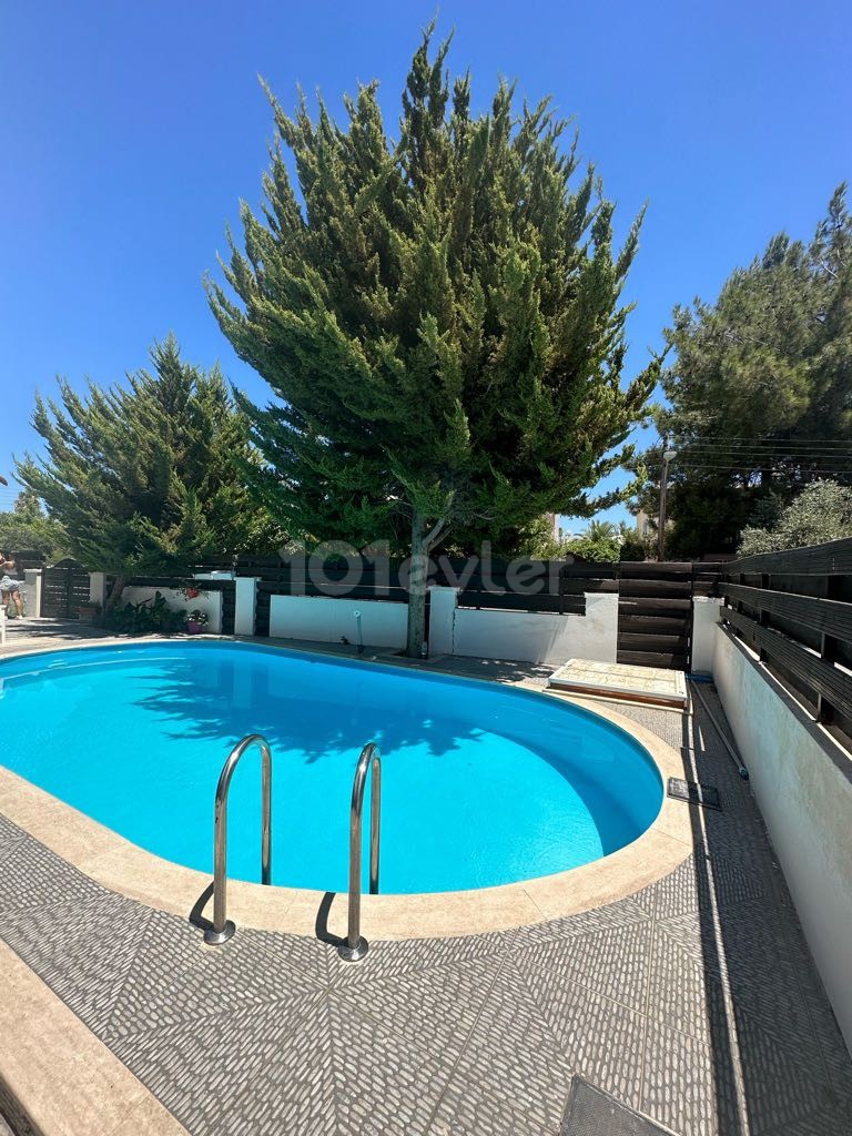 4+1 VILLA ZU VERMIETEN IN ULTRA-LUXURIÖSEM POOL, KOMPLETT MÖBLIERT, IN WUNDERBARER LAGE IN YENİKENT