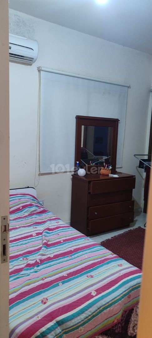 ORTAKÖYDE TÜRK MALI HARİKA KONUMDA SATILIK 2+1 DAİRE 