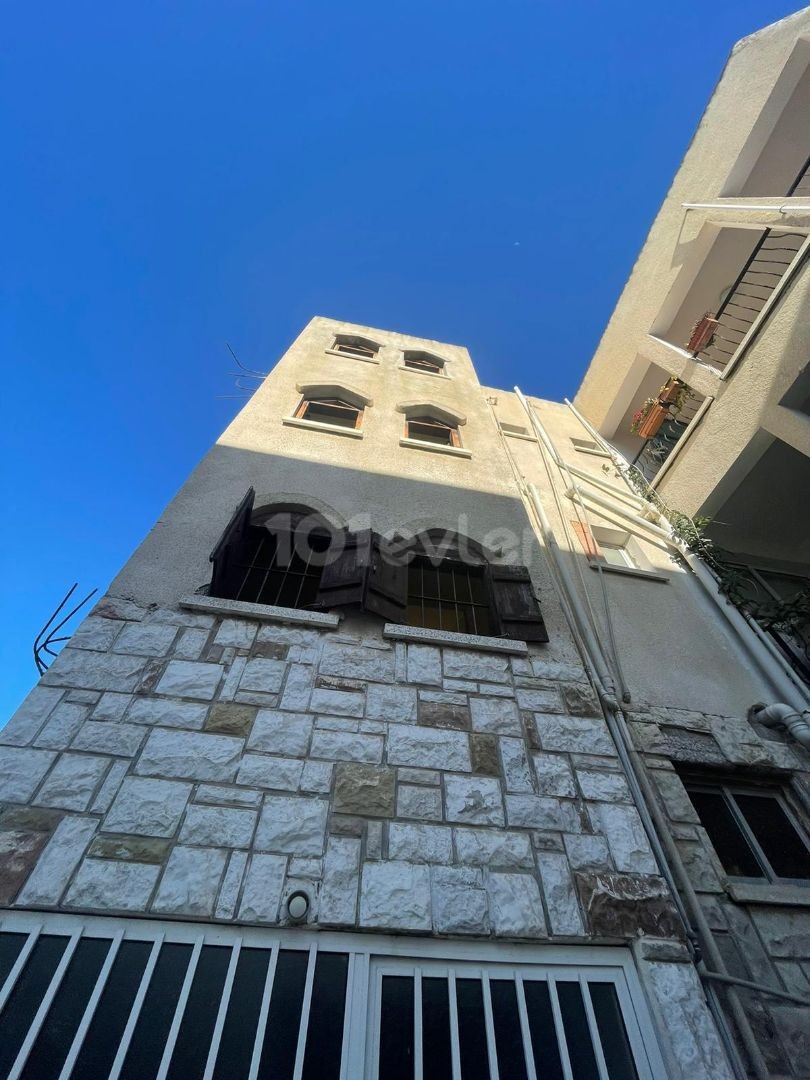 COMPLETE BUILDING FOR SALE IN GÖNYELI IN GOOD CONDITION FOR FUTURE INVESTMENT PURPOSES