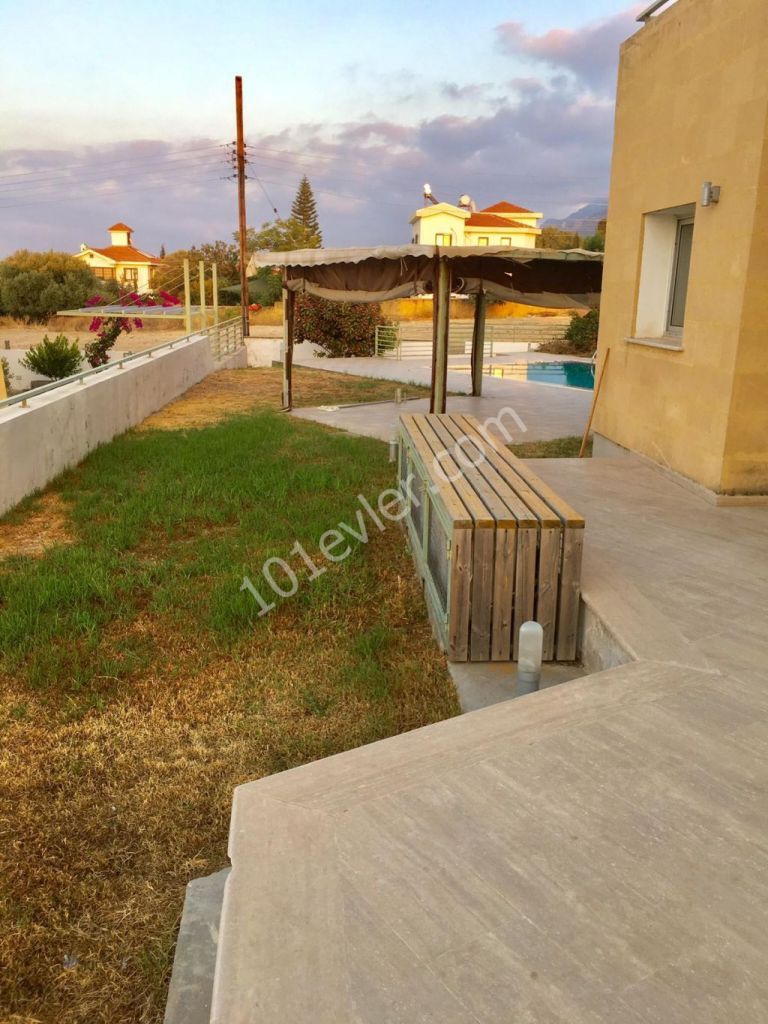 2 bedroom villa for rent between Bellapais and Ozankoy