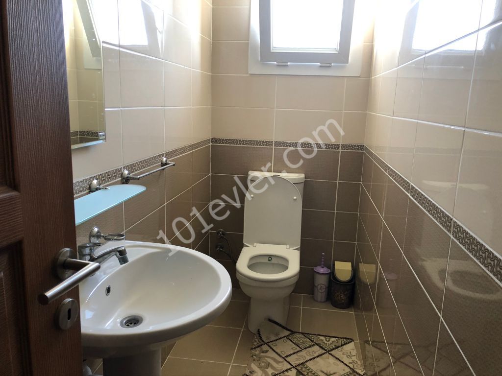 Flat To Rent in Zeytinlik, Kyrenia