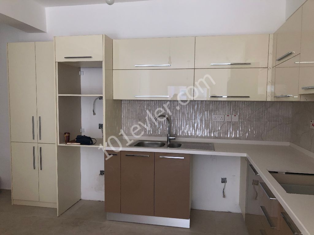 Century 21 Island Alsancak'da Kiralık Yeni 2+1 Eşyasız Daire