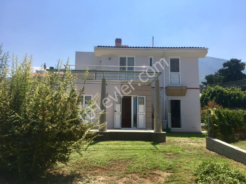 Girne Ozanköy'de Kiralık 3+1 Villa