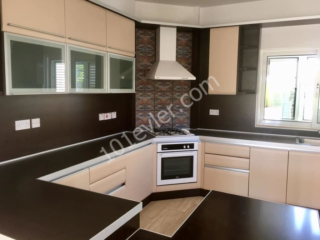 Girne Ozanköy'de Kiralık 3+1 Villa