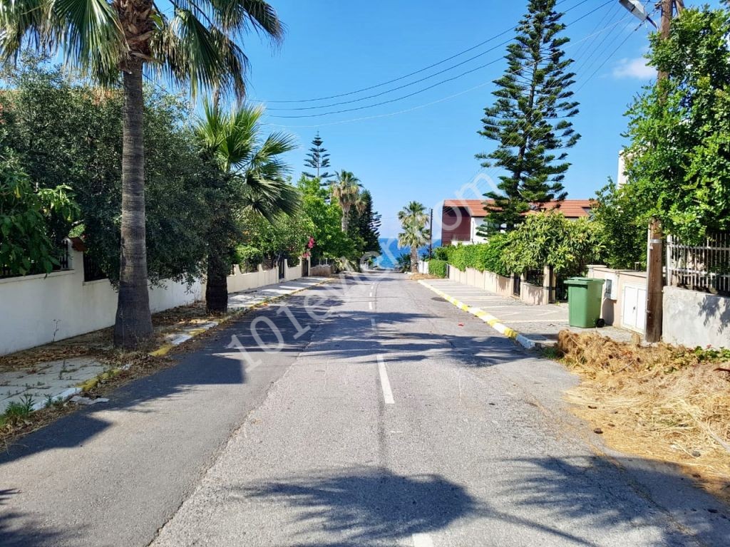 Girne Karaoğlanoğlu Satılık 5+1 Villa