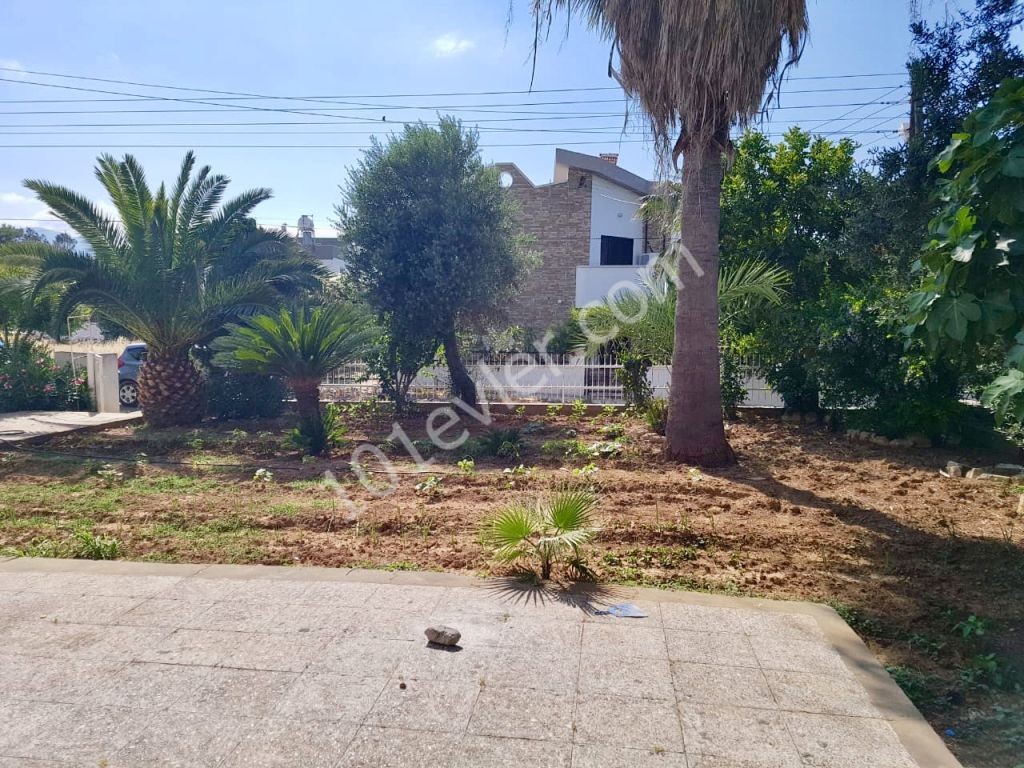 Girne Karaoğlanoğlu Satılık 5+1 Villa