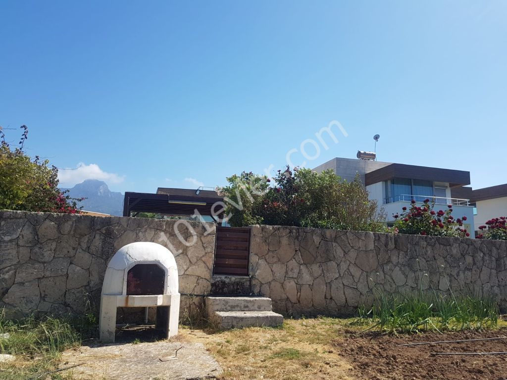 Girne Çatalköy Satılık Villa /  Denize Sıfır