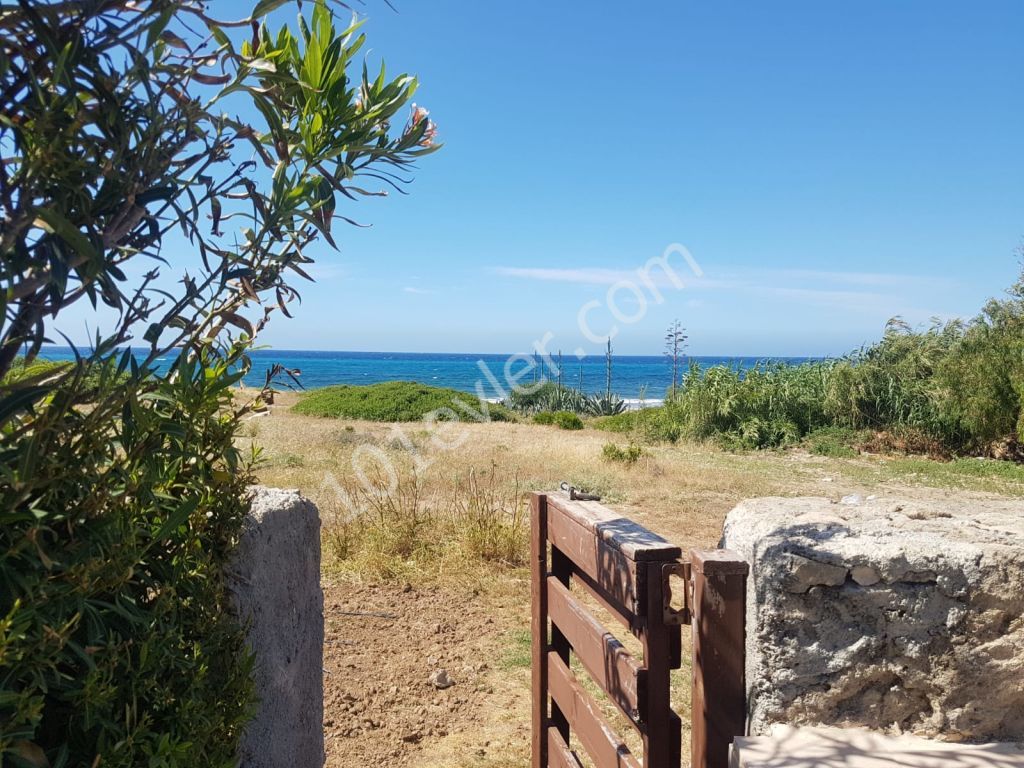 Girne Çatalköy Satılık Villa /  Denize Sıfır