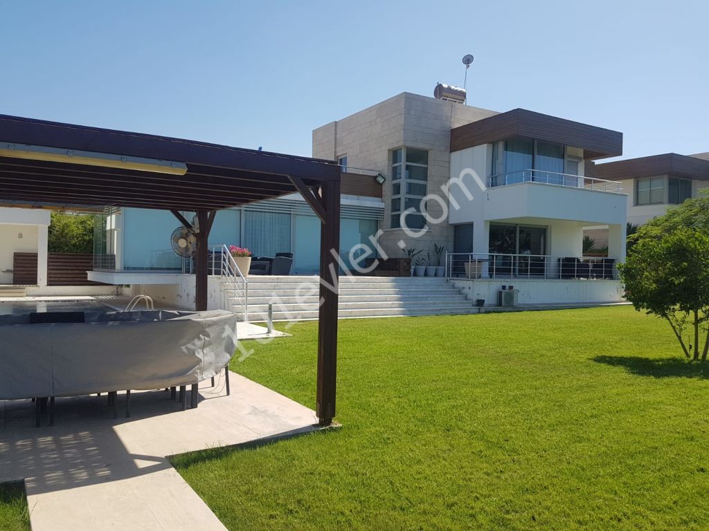 Girne Çatalköy Satılık Villa /  Denize Sıfır