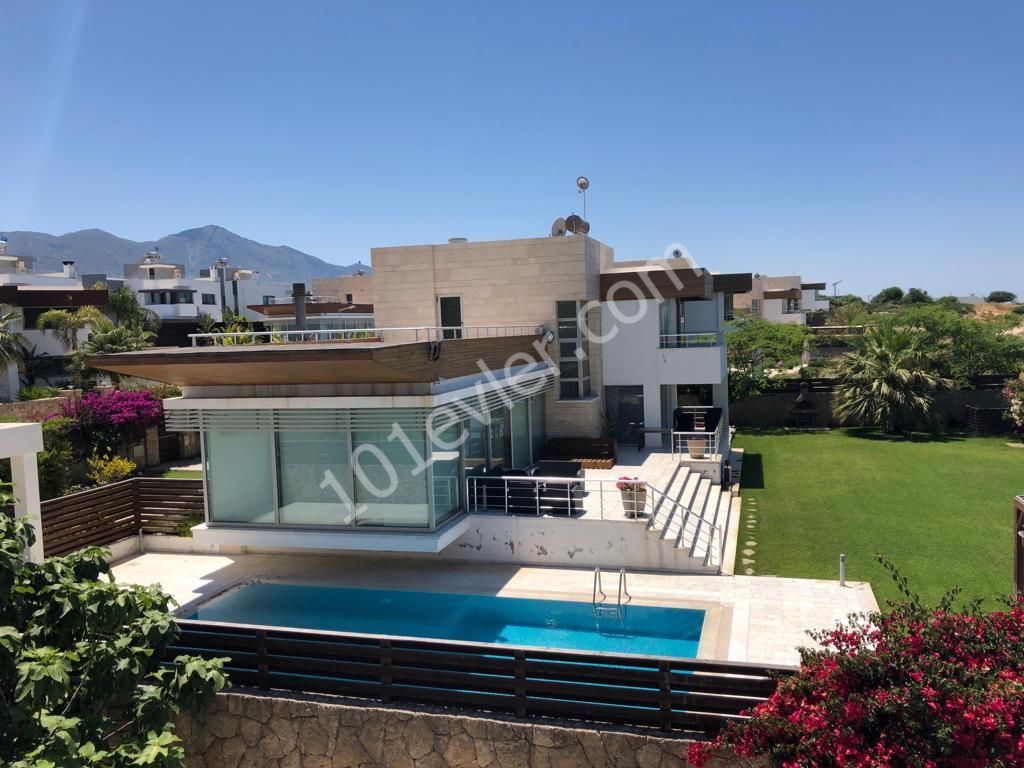 Girne Çatalköy Satılık Villa /  Denize Sıfır