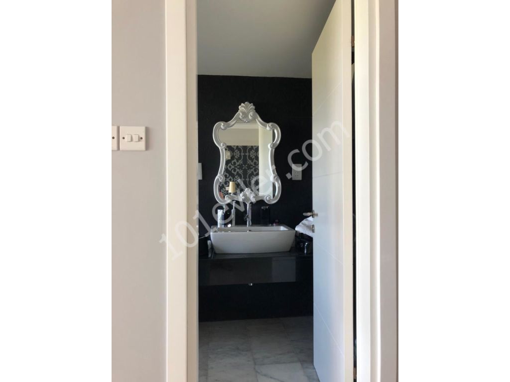 Girne Çatalköy Satılık Villa /  Denize Sıfır