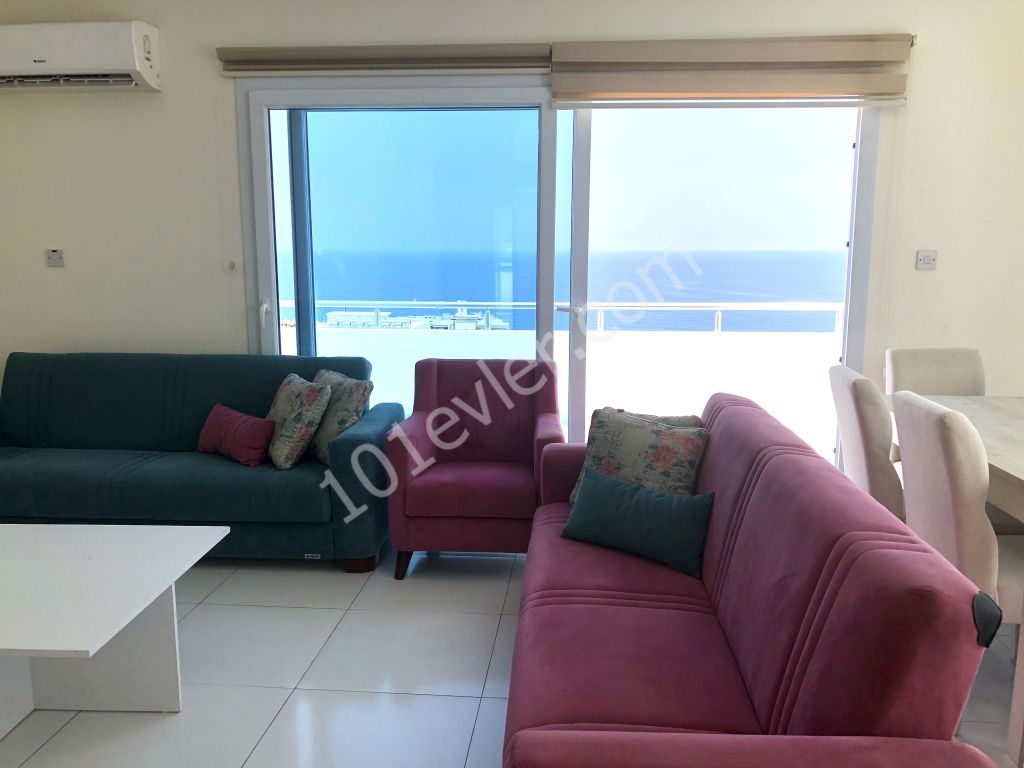 Girne merkezde Kaşgar bölgesinde Kiralık 3+1 Penthouse muhteşem manzaralı