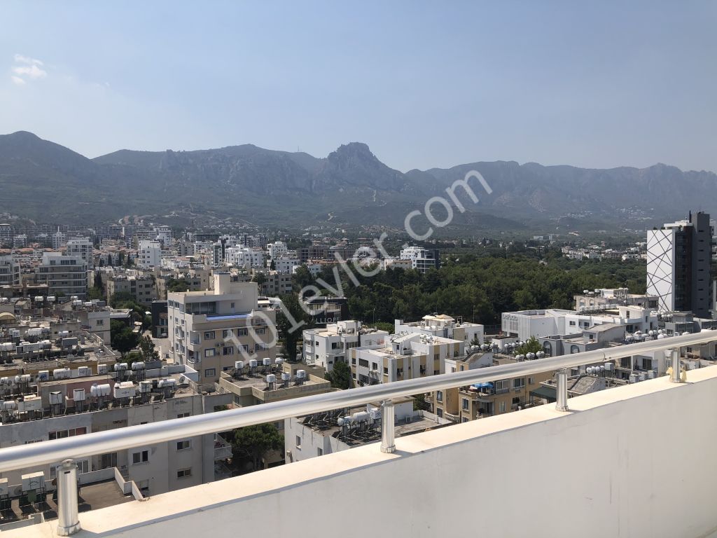 Girne merkezde Kaşgar bölgesinde Kiralık 3+1 Penthouse muhteşem manzaralı