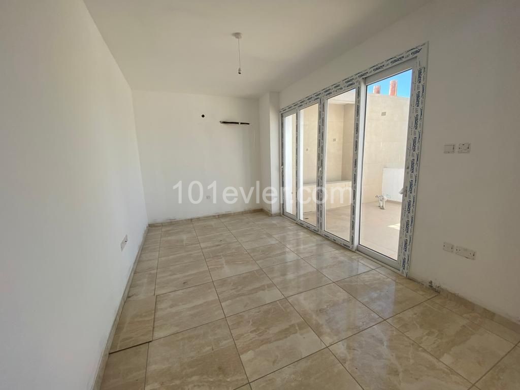 2+1 Penthouse-Wohnung Zum Verkauf In Kyrenia Doganköy ** 