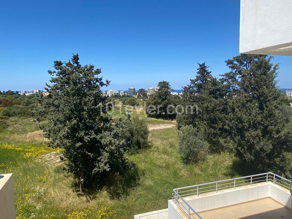 2+1 Penthouse-Wohnung Zum Verkauf In Kyrenia Doganköy ** 