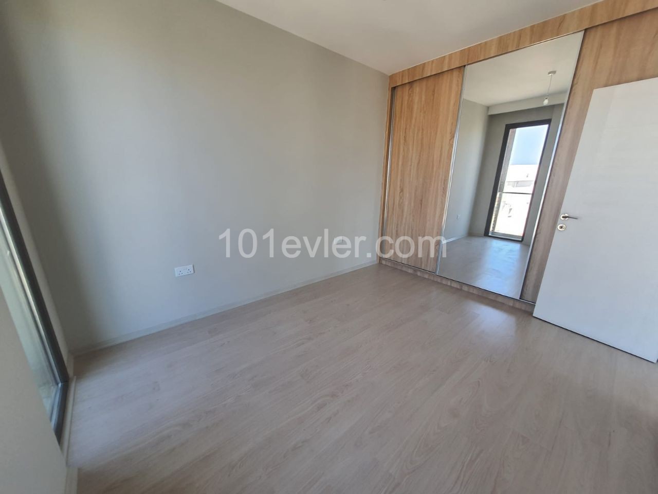 1+1 apartment for sale in Kyrenia Center