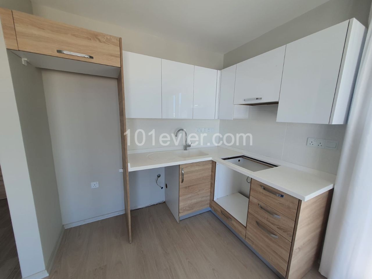 1+1 apartment for sale in Kyrenia Center